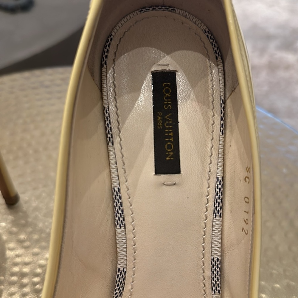 Louis Vuitton Cream Patent Leather and Damier Azur Canvas Damia Peep Toe Pumps - Picture 2 of 8